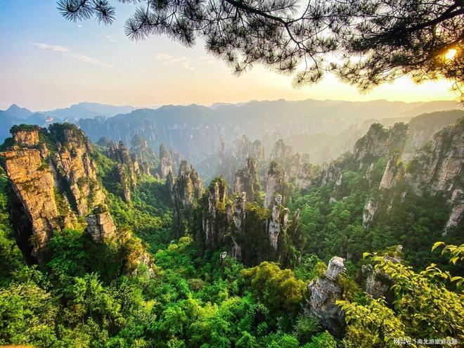 张家界五日游攻略2026_芙蓉镇凤凰古城五天游_张家界天气