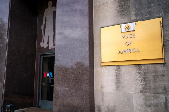 法官下令恢复美国之音员工职务,推翻特朗普关停决定